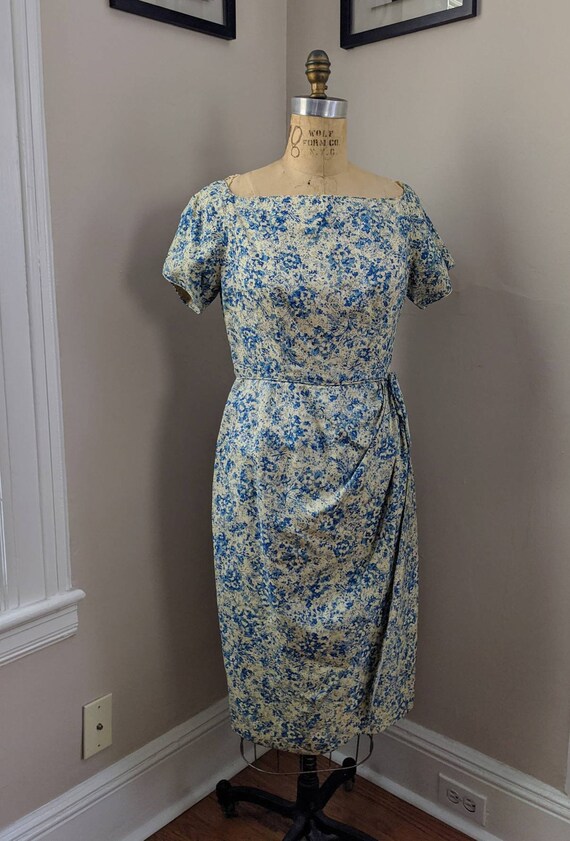 VINTAGE 50's DITSY BOMBSHELL Floral Print Rayon Dr