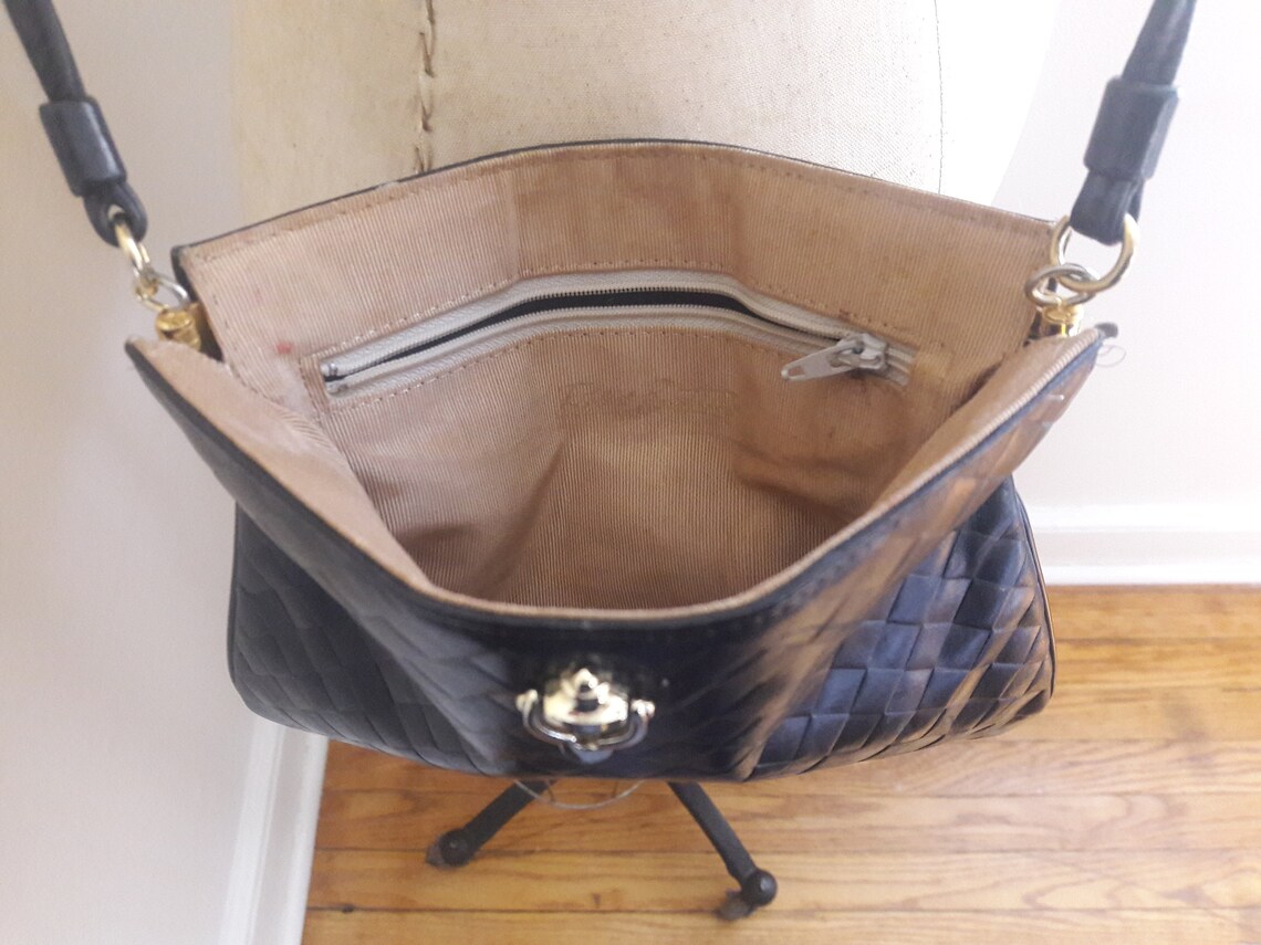 Vintage Robert Bestien Paris Leather Crossbody Bag - Embossed Black Woven Design, foto 4 di 5