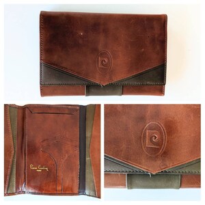Cartera unisex de tres pliegues de piel de becerro marrón oliva de Pierre Cardin, años 70, carteras con logotipo retro, artículos de cuero de diseño pequeños, fabricados en Francia