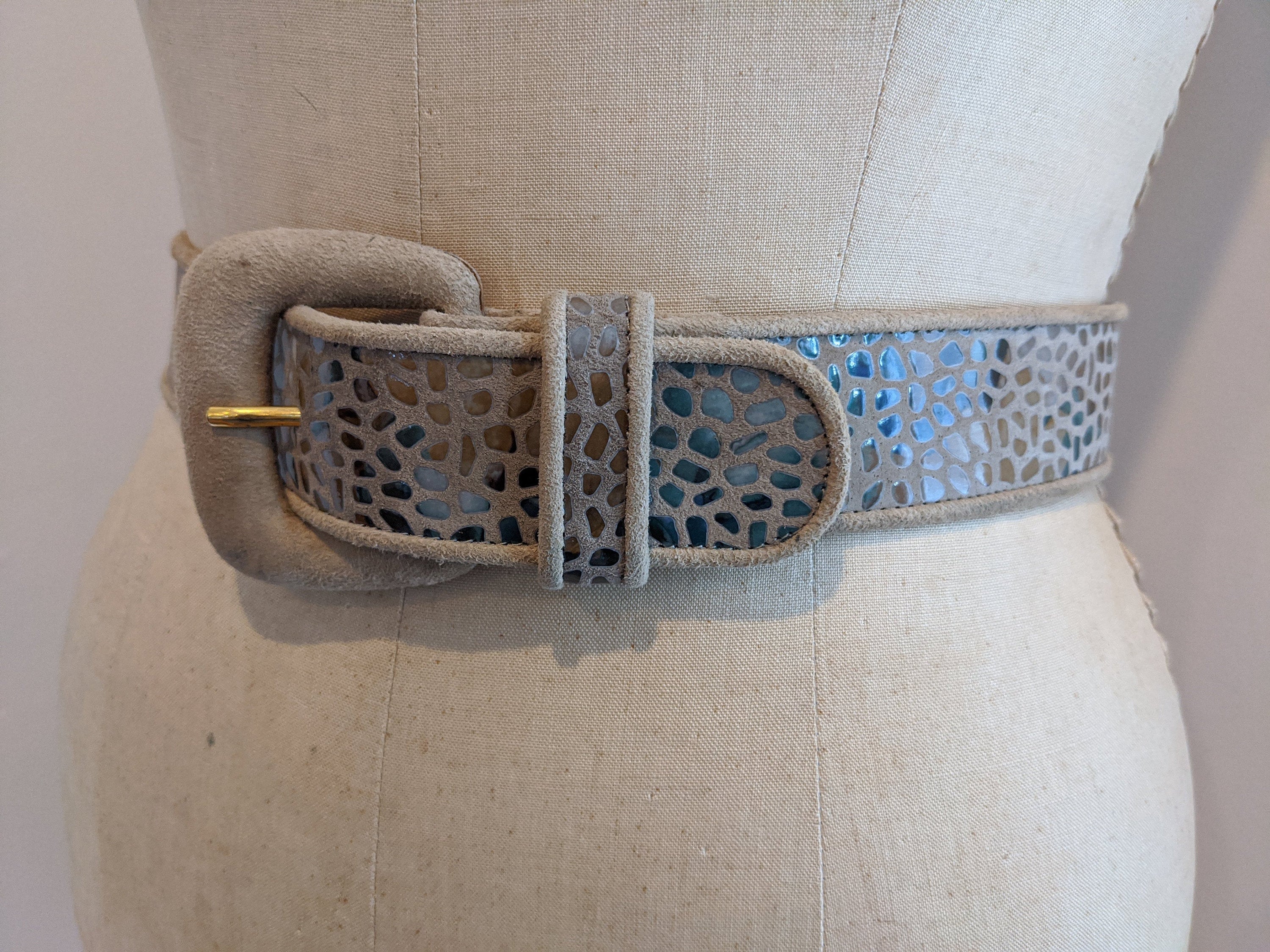 Vintage CARLISLE Alligator Buckle Belt - size small ? Reptile Embossed 80s VTG Carlisle Black Reptile Design Leather Belt W/ Leather  main image 3
