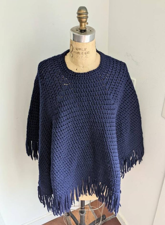 HAND CROCHET PONCHO Vintage 70s Navy Wool Knit Fr… - image 4