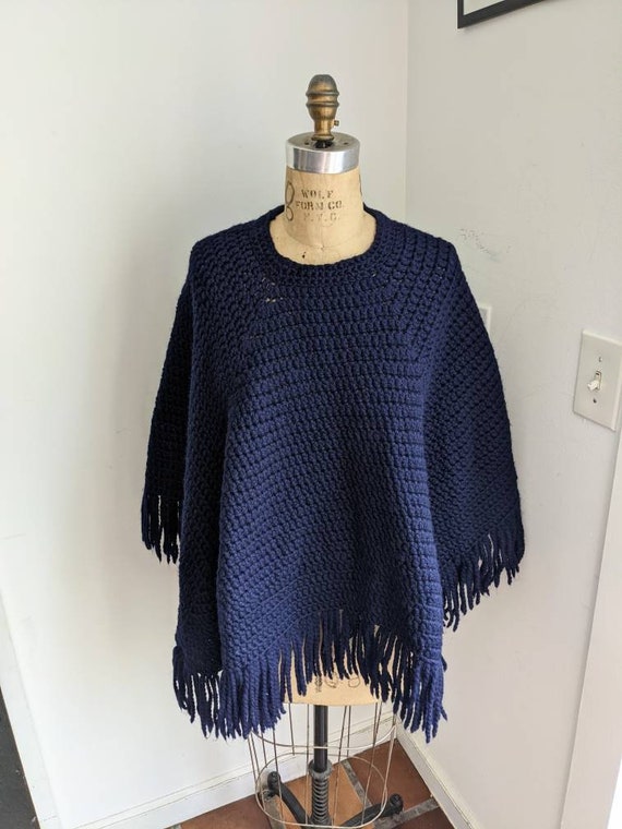 HAND CROCHET PONCHO Vintage 70s Navy Wool Knit Fr… - image 3