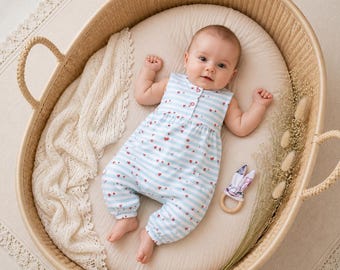 Handmade Baby Romper Herzchen Mint | Baby Strampler aus Jersey | Sommer Romper Baby | Bequeme Babykleidung | Geschenk zur Geburt