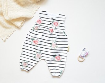 Handmade Sommerromper mit Rosen & Streifen – luftiger Baby Romper aus Jersey – romantischer Einteiler für Babys – Geschenk zur Geburt