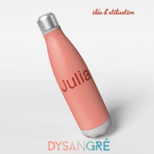 May include: A pink stainless steel water bottle with a silver lid and the name "Julia" printed on the side. The bottle is tilted to the side and the brand name "DYSANGR&Eacute;" is visible at the bottom of the image.