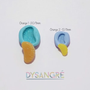 Peut inclure: Deux moules en silicone pour faire des tranches d'orange. Le plus grand moule est bleu et mesure 20 mm. Le plus petit moule est bleu clair et mesure 12 mm. Le texte "Orange 1 - 20/11mm" et "Orange 2 - 12/11mm" est visible sur l'image. Le texte "DYSANGRÉ" est également visible sur l'image.