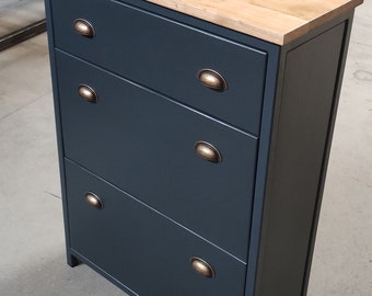 Entrance cabinet with shoe storage