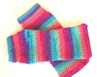 Colorful crocheted mittens in 75% pure wool.