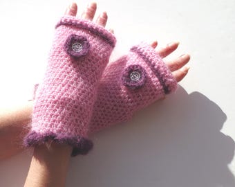 Crocheted mittens in pale pink and mauve purple wool 70% mohair.