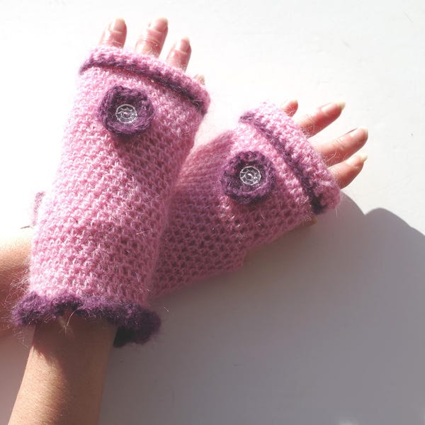 Crocheted mittens in pale pink and mauve purple wool 70% mohair.