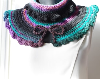 Snood collar crocheted in multicolored wool, it measures 45 cm at the base and 21 cm at the top.