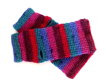 Colorful crocheted mittens in 75% pure wool.