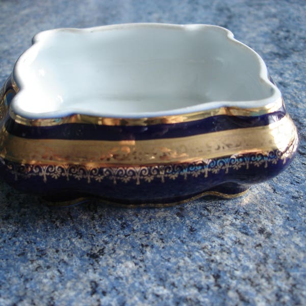 Square LIMOGES jewelry box without lid