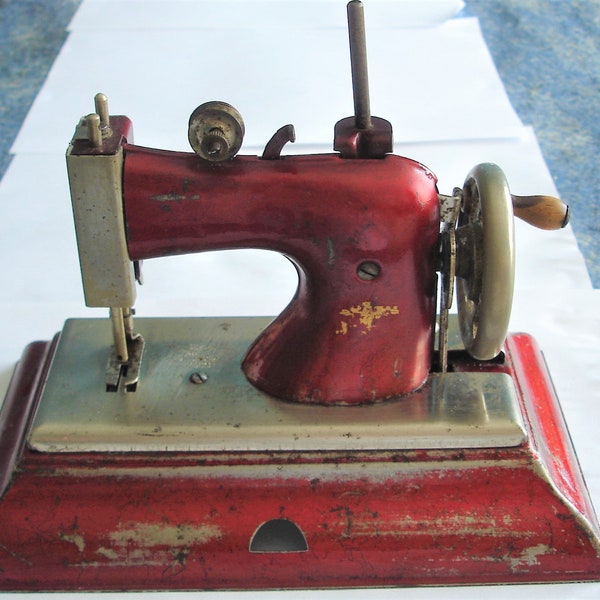 Small vintage sewing machine CASIGE Vintage toy for children