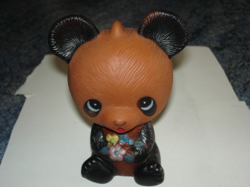 Figurine Tirelire Caoutchouc Vintage Panda Roux Très Bon État Marque Ace