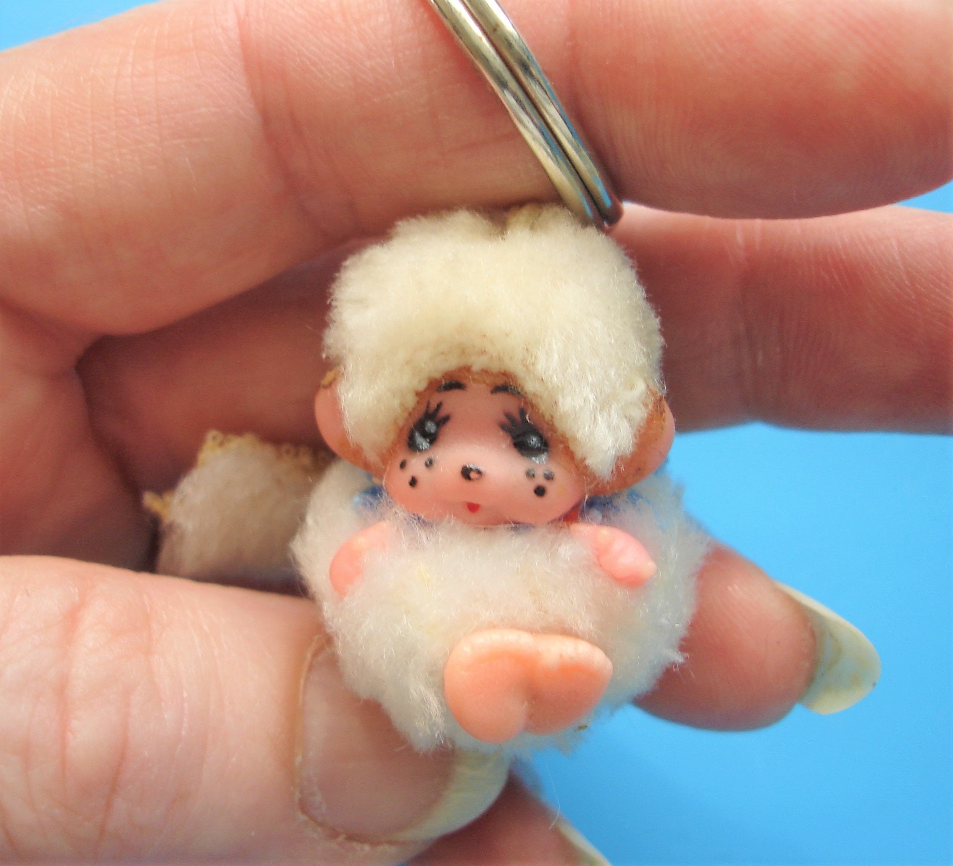 Mini figurine peluche de kiki monchhichi blanc porte-clé vintage