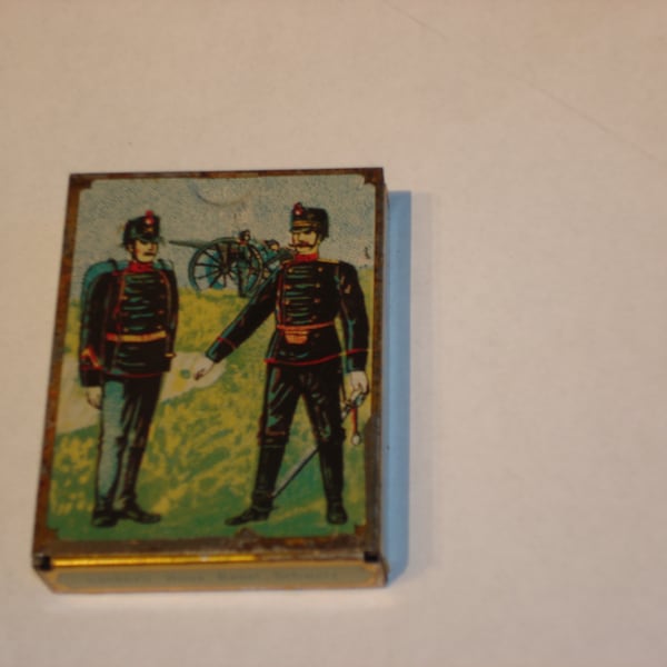 ancienne boite métal Lackerli Huus bonbons Suisse décor soldats