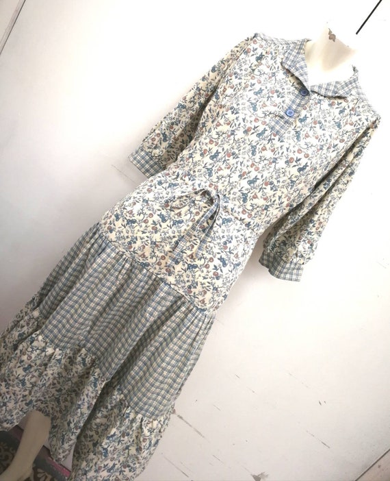 True vintage tiered gipsy dress/ floral/ cotton/ 1