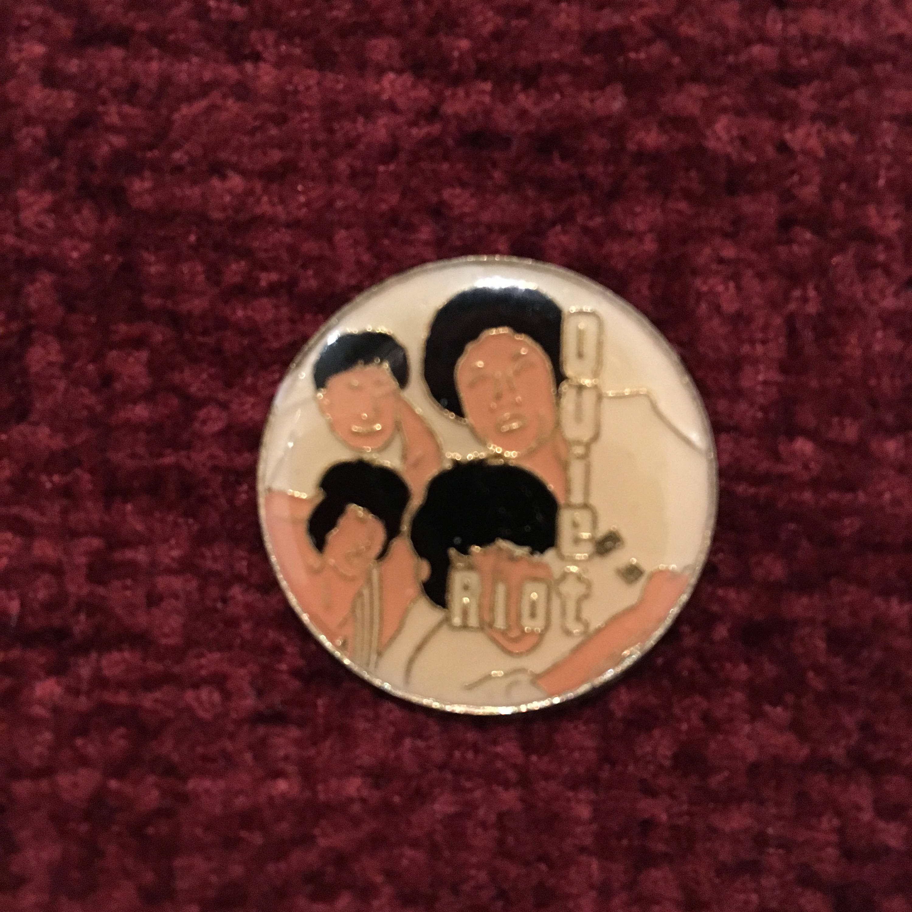 Vintage Années 1980 Quiet Riot Pin - Etsy