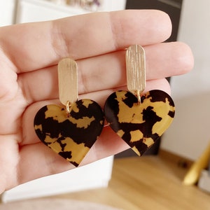 Boucle d'oreille coeur leopard graou ecaille de tortue motif acrylique pendante barre ovale couleur or