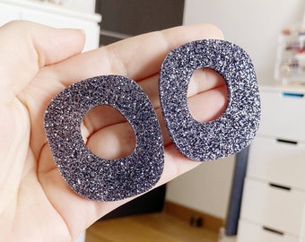Boucle d'oreille loopy noir gris mettalique paillette acrylique grand anneau abstrait puce