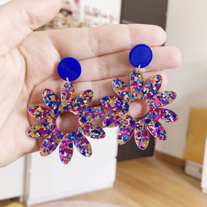 Multicolored daisy earring blue pink gold glitter original acrylic flower