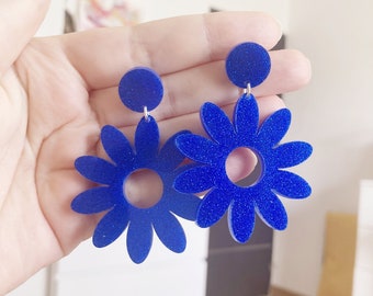 Boucle d'oreille marguerite bleu marine scintillant paillette original acrylique fleur