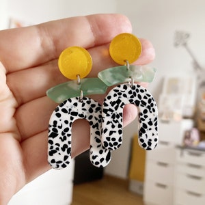 Spot The Dot Earrings in White Spot The Dot Earrings in White