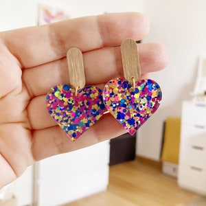 Multicolored glitter heart earring blue pink gold acrylic oval gold plate bar image 2