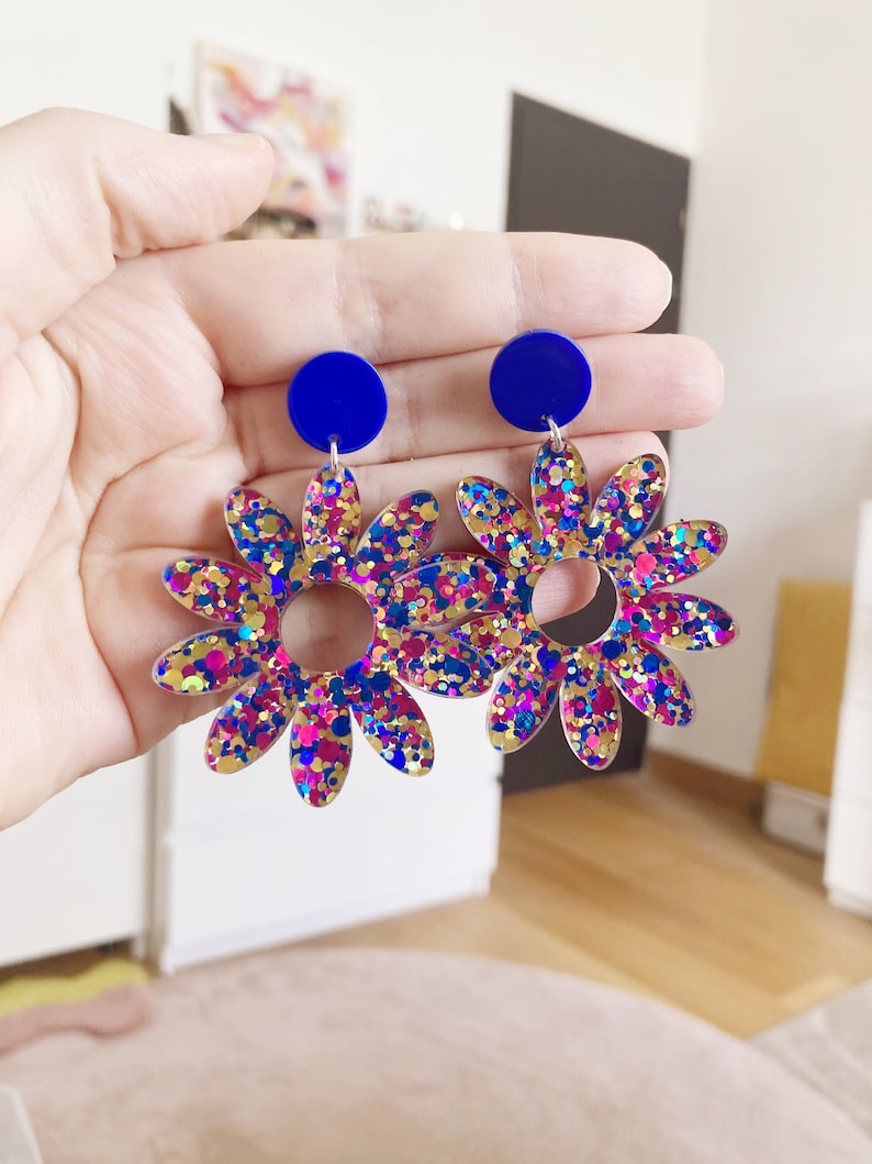 Multicolored daisy earring blue pink gold glitter original acrylic flower image 2