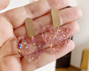 Pink glitter heart earring, transparent acrylic, oval gold-plated bar