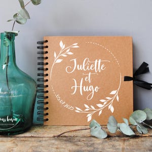 Libro degli ospiti personalizzato in carta kraft per un matrimonio rustico