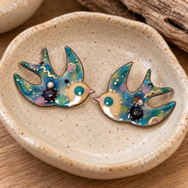 Pingentes de cobre esmaltado - brincos de pássaro - contas feitas à mão