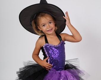 Déguisement enfant de sorcière, robe tutu en tulle noir et violet avec cornes de sorcière ou chapeau