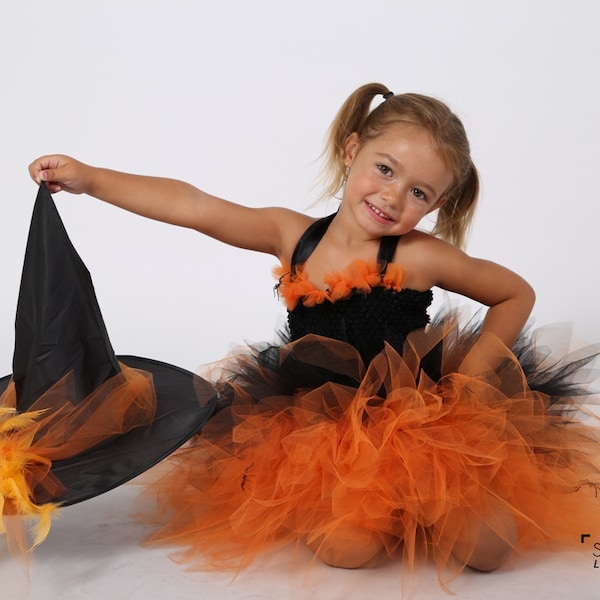 Costume enfant de sorcière avec chapeau, robe tutu orange et noire longueur genou