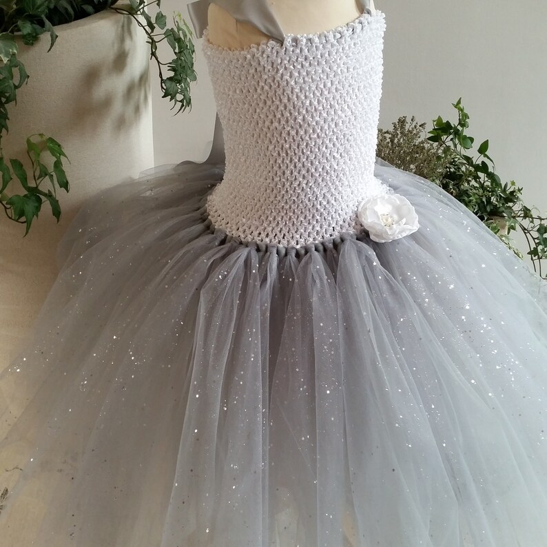 Robe de cérémonie petite fille en tulle grise et blanche. Etsy