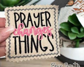 Écusson brodé La prière change les choses. Écusson brodé religieux mignon. Écusson de chapeau chrétien. Patch de prière. Écusson pour chapeau, thermocollant.