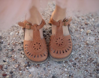 Fleur premium tan leather sandal, with FREE storage bag || Toddler || Child || Youth ||