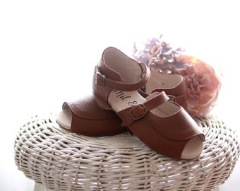 LIMITED EDITION- Match mummy range! Audrey vintage tan leather sandal with FREE storage bag