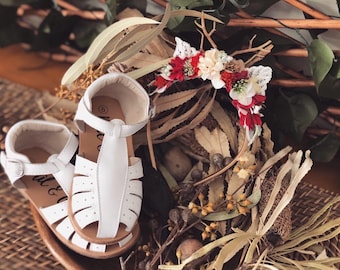 Avery unisex White Leather sandal (sizes 2-13) with FREE storage bag