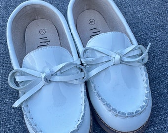 Mocassins blancs verni uniques en leur genre - taille US 10 enfants