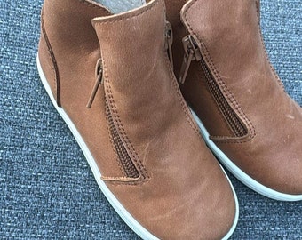 One of a kind wax tan zip up boot -size US 8 toddler