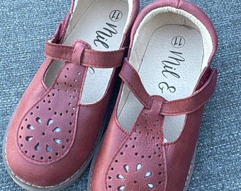 Barre en cuir rouge unique en son genre avec détails - taille US 11 enfant