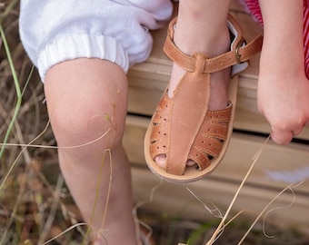 Avery unisex premium tan leather sandal (sizes baby 2-youth 2) with FREE storage bag