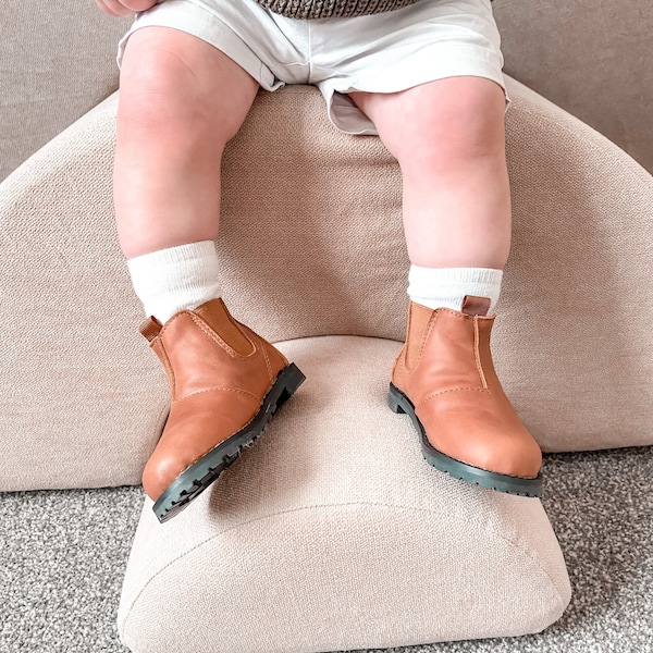 NEW || ALFIE tan premium leather unisex baby / toddler / children/ youth pull on boots with FREE storage bag!