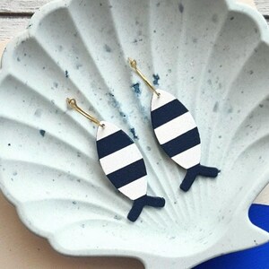 Orecchini a forma di pesce, orecchini pendenti, orecchini a righe blu
