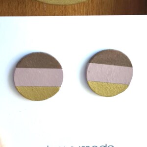 Orecchini tondi a righe, orecchini geometrici - marrone, violet, oro