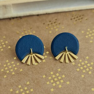 Orecchini a forma di luna, orecchini a lobo, orecchini con pendente in ottone - blu scuro