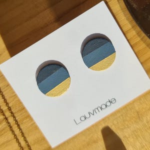 Orecchini tondi a righe, orecchini geometrici - blu scuro, blu polvere, oro