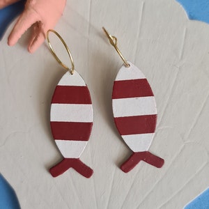 Orecchini a forma di pesce, orecchini pendenti, orecchini a righe, colore rosso